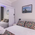 Aristotelous Central Lodge
